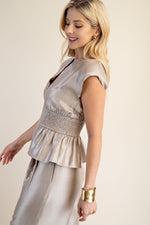 Load image into Gallery viewer, V-NECK FRONT ZIP WAIST TOP
