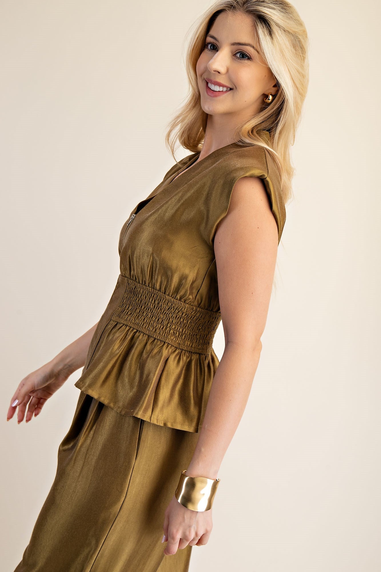 V-NECK FRONT ZIP WAIST TOP