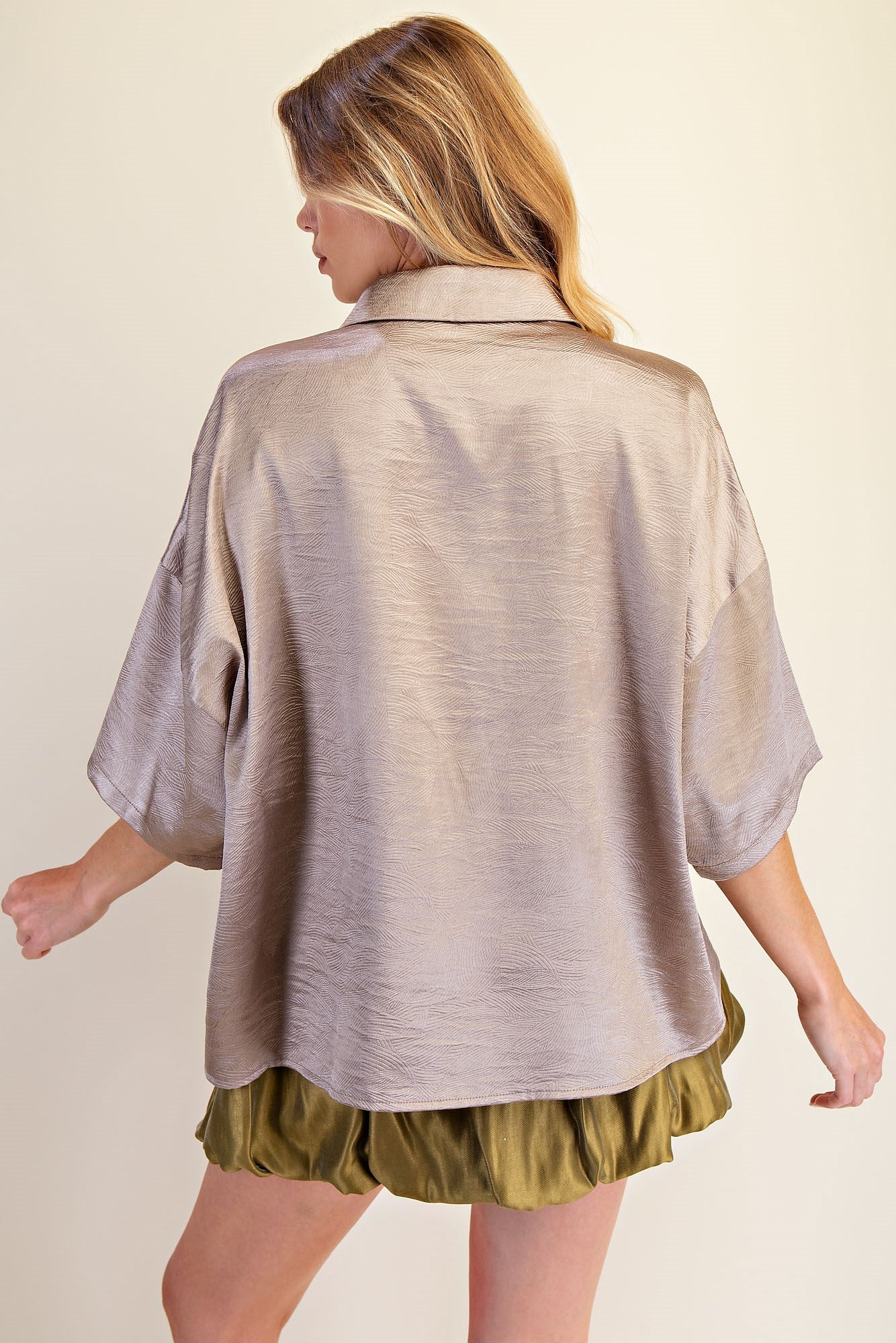 DEEP COLLAR SHIRT