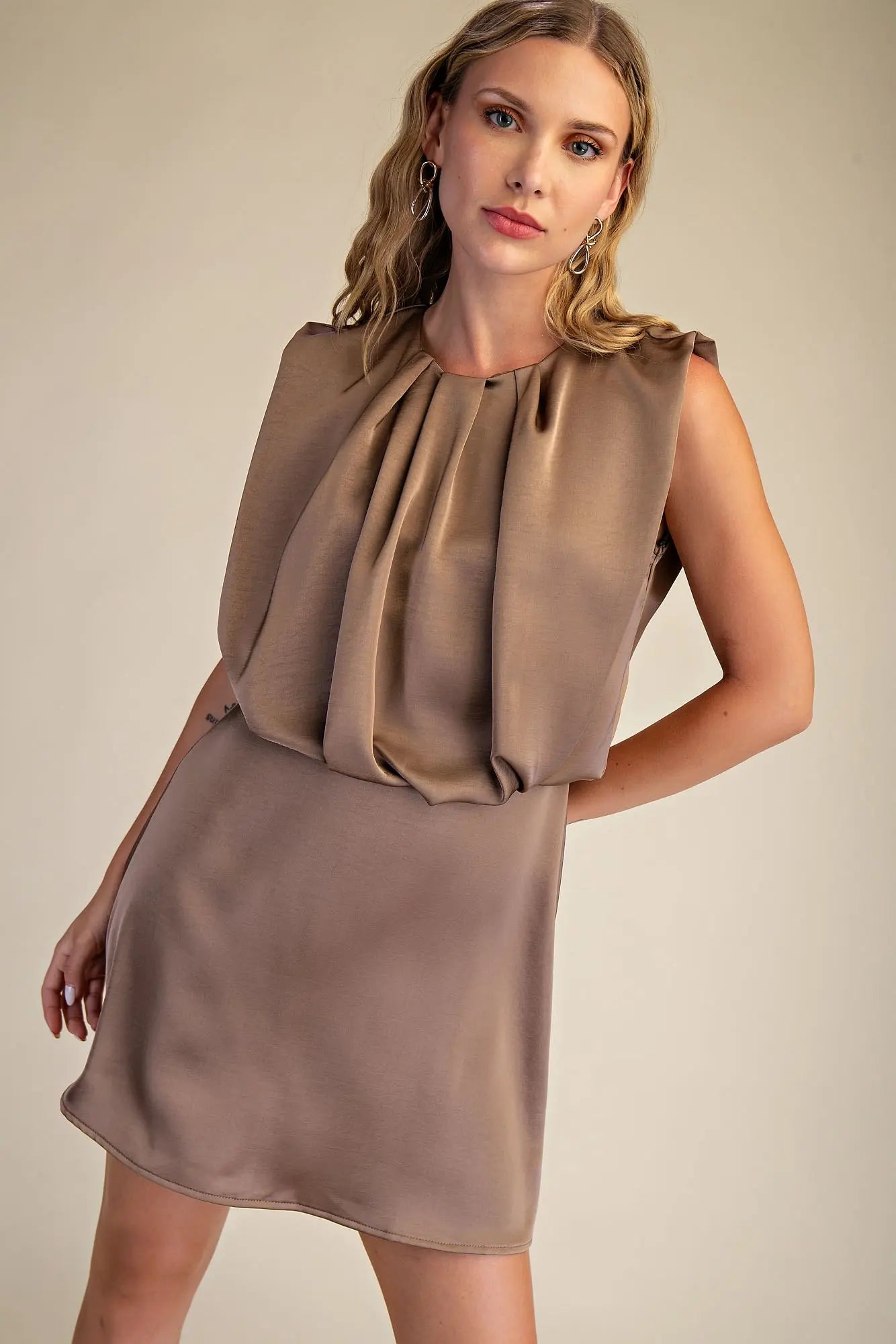 SLEEVELESS ROUND NECK MINI DRESS