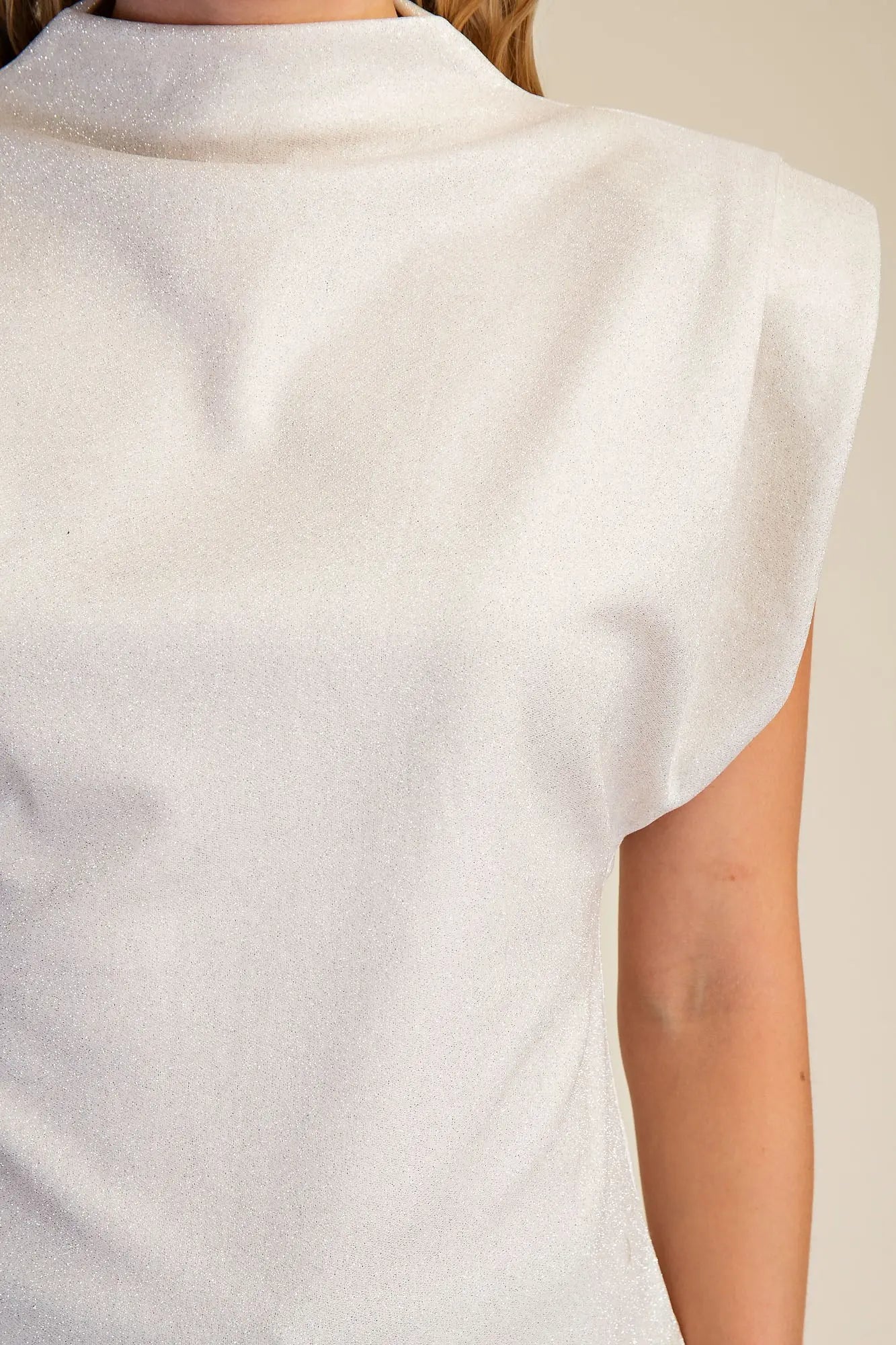 HIGH NECK SLEEVELESS TOP