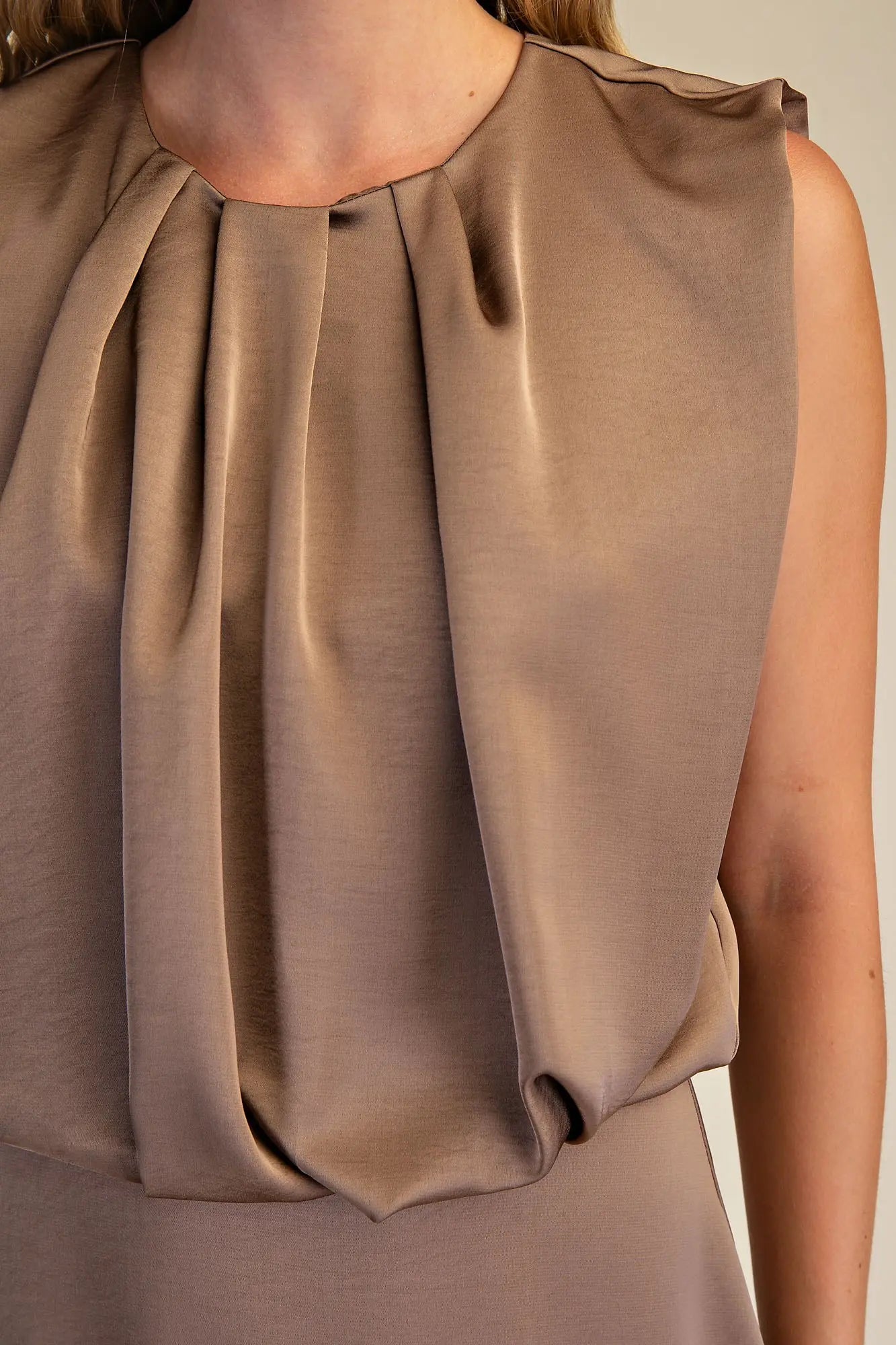 SLEEVELESS ROUND NECK MINI DRESS